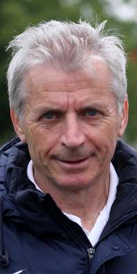 Francis Smerecki, French football player and manager. , dies at age 68