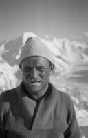 Fritz Wintersteller, Austrian mountaineer., dies at age 90