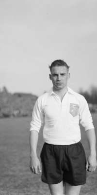 Gerard Kerkum, Dutch footballer and manager., dies at age 87