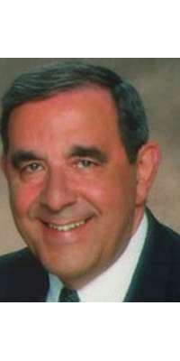 Gil Santos, American sportscaster., dies at age 80