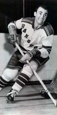 Harry Howell, Canadian-American ice hockey player (New York Rangers, dies at age 86