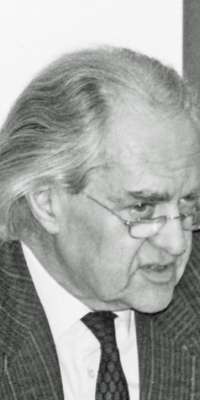 Hilmar Hoffmann, German cultural worker and cultural functionary., dies at age 92