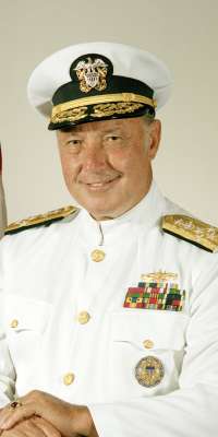 James Lyons, American admiral, dies at age 91