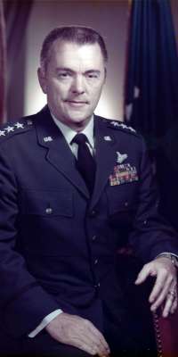 James M. Keck, American air force lieutenant general., dies at age 96