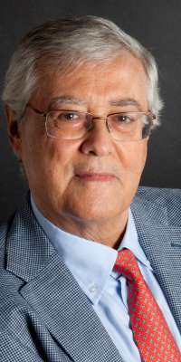 Julio Vallejo Ruiloba, Spanish psychiatrist., dies at age 73