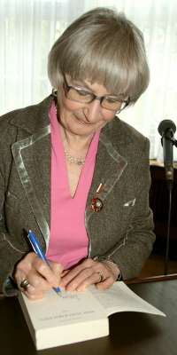 Leonie Ossowski, German writer., dies at age 93