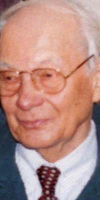Manfred Eigen, German biophysical chemist, dies at age 91