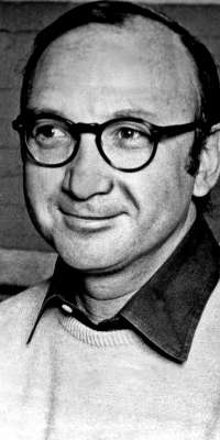 Neil Simon, American playwright, dies at age 91
