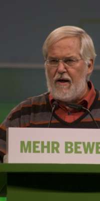 Roland Vogt, German politician., dies at age 77