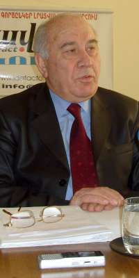 Ruben Tovmasyan, Armenian politician, dies at age 82