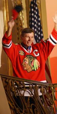 Stan Mikita, Slovak-born Canadian ice hockey player (Chicago Blackhawks)., dies at age 78