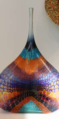 Stephen Rolfe Powell, American glass artist., dies at age 67