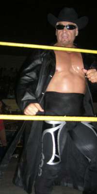 Universo 2000, Mexican professional wrestler (CMLL, dies at age 55
