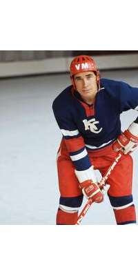 Yuri Shatalov, Russian ice hockey player., dies at age 72