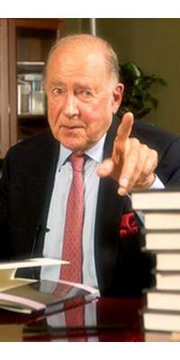 Ira Neimark, American retail executive (Bergdorf Goodman)., dies at age 97