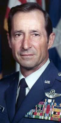 Charles C. Pattillo, American Air Force lieutenant general., dies at age 94