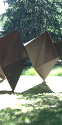 Charles Ginnever, American sculptor., dies at age 87