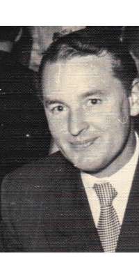 Neil Davey, Australian public servant., dies at age 98