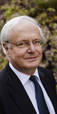 Sir Christopher Dobson, British chemist, dies at age 69