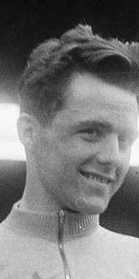 Tony Hoar, British cyclist, dies at age 87