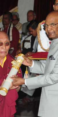 Yeshi Dhonden, Tibetan doctor, dies at age 92
