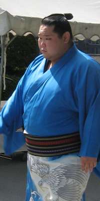 Ushiomaru Motoyasu, Japanese Sumo Rikishi, dies at age 41