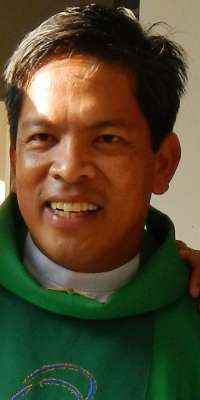 Fernando Suarez, 52 Filipino catholic priest, dies at age 52