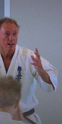 Loek Hollander, Dutch karate master., dies at age 81