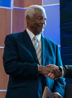 Oscar Robertson dead?