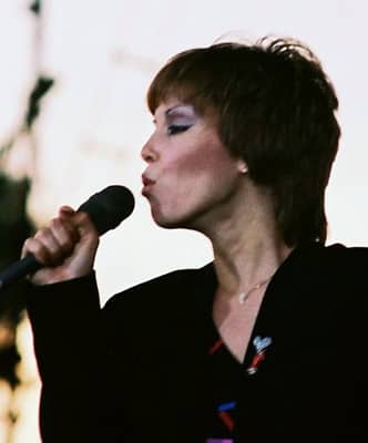 Pat Benatar dead?