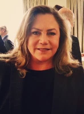 Kathleen Turner dead?