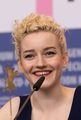 Julia Garner dead?