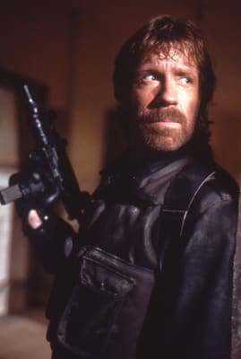 Norris on the set of The Delta Force, 1985