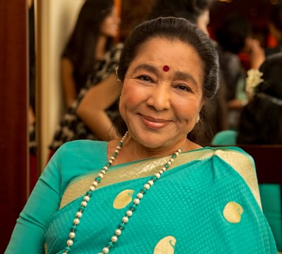 Asha Bhosle in 2015