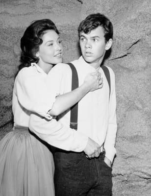 Helm (right) with Maggie Pierce in Wagon Train, 1962