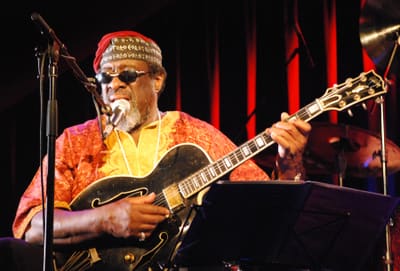 Ulmer performs in Innsbruck in 2011 with Charles Burnham and Warren Benbow.