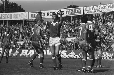 Leo van Veen, Dutch footballer and manager, died on July 8, 2026