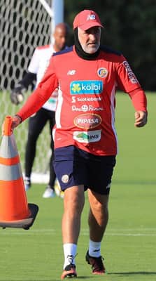 Alejandro Larrea, Uruguayan football player and manager, died on August 22, 2026