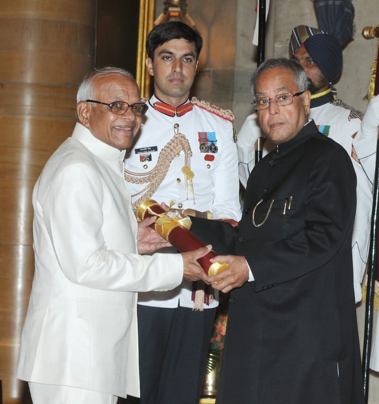 Panwar (left) receiving the Padma Bhushan from President Pranab Mukherjee (right), 2013