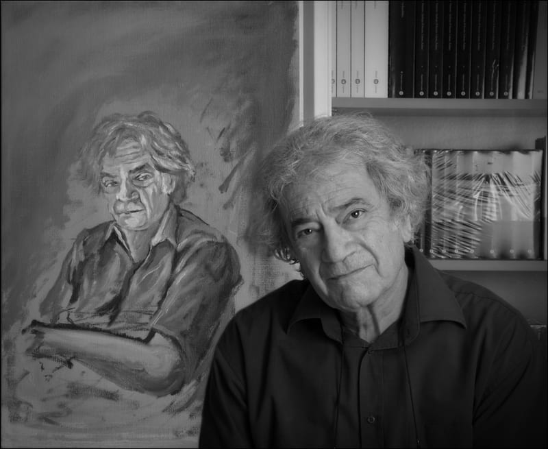 Beppe Costa in its library Pellicanolibri. Picture by Dino Ignani.