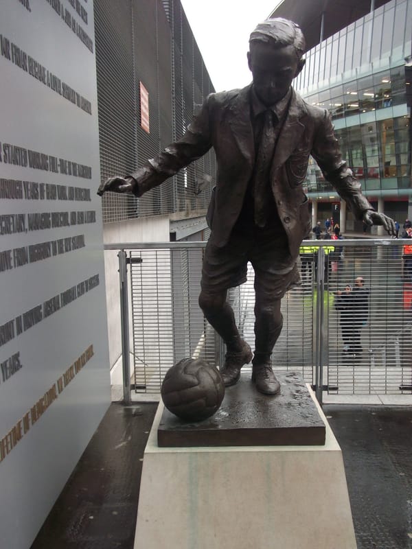 Ken Friar, president of Arsenal F.C, died on October 13, 2026